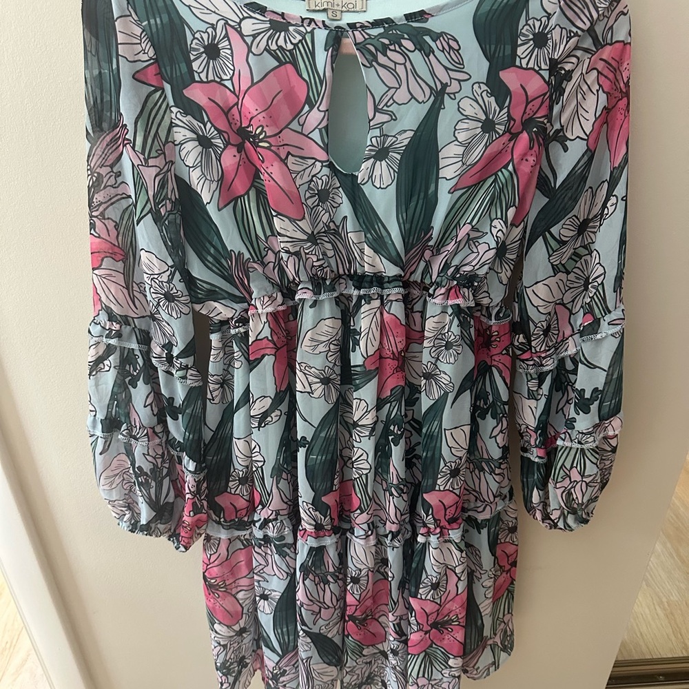 Kimi and Kai Floral Long Sleeve Dress